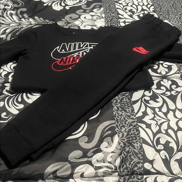 Nike Kids Matching Set in Black and Red - Picture 2 of 4
